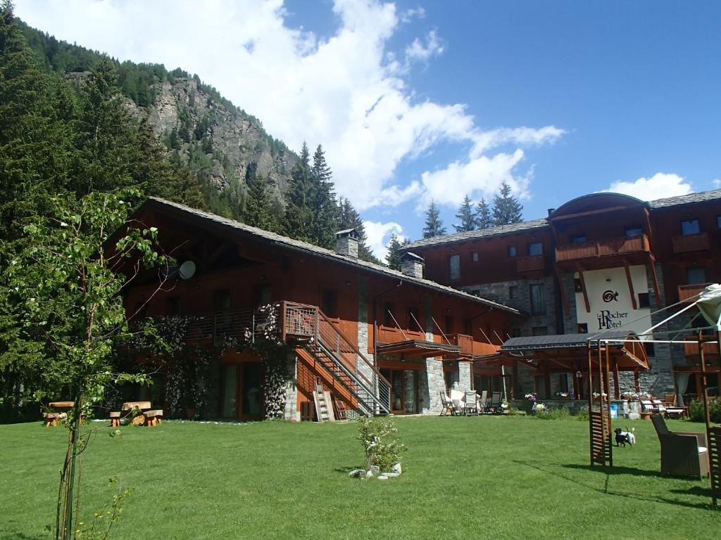 Nespecifikovaný výhled na hory nebo výhled na hory při pohledu z hotelu