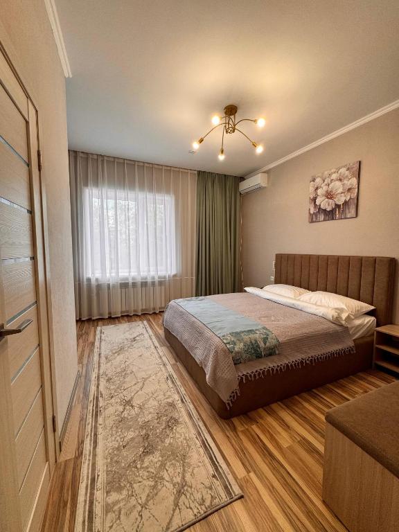 En eller flere senge i et værelse på Bereke