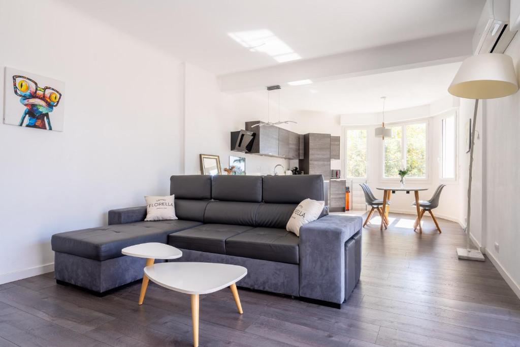 Гостиная зона в LE MADRID avec balcon proche Croisette plages et Palais des Festivals