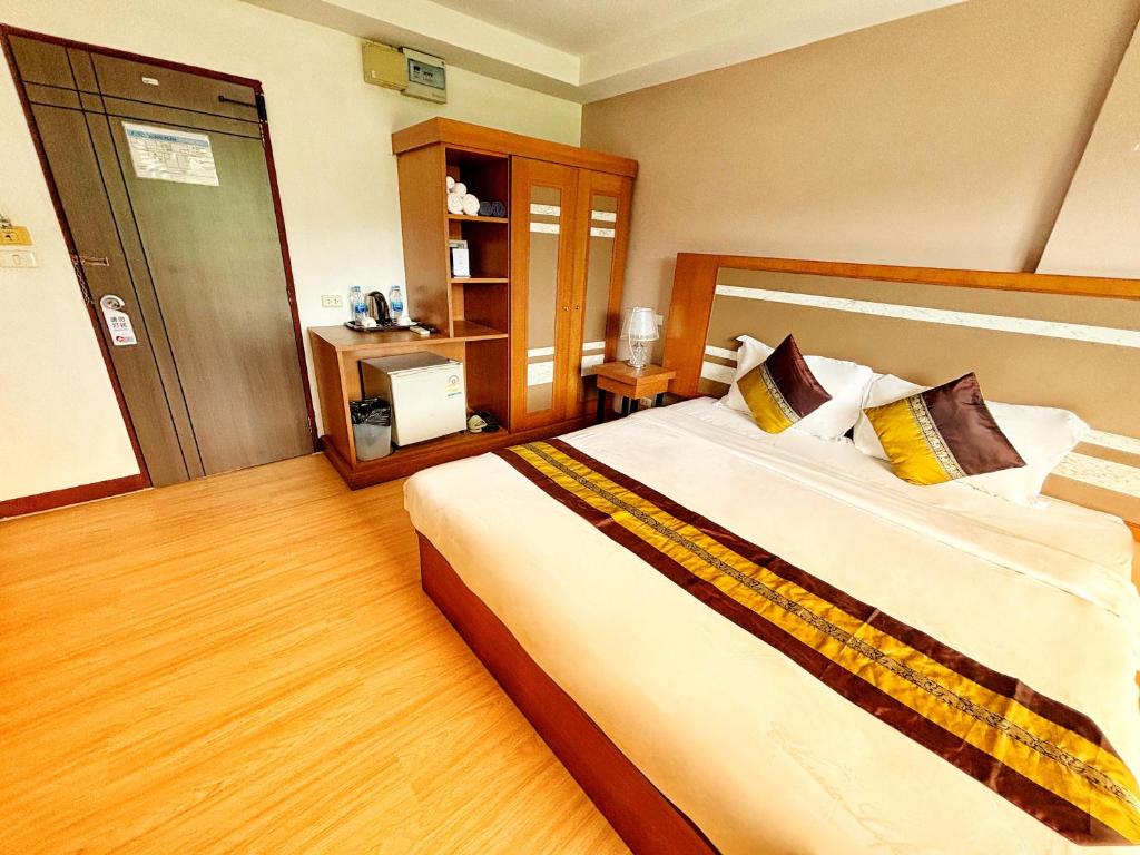 
Queen Room with Balcony
