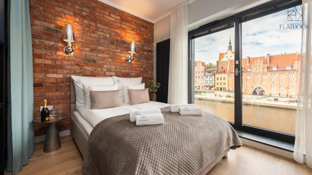 Giường trong phòng chung tại Flatbook - Deo Plaza Comfort Apartments
