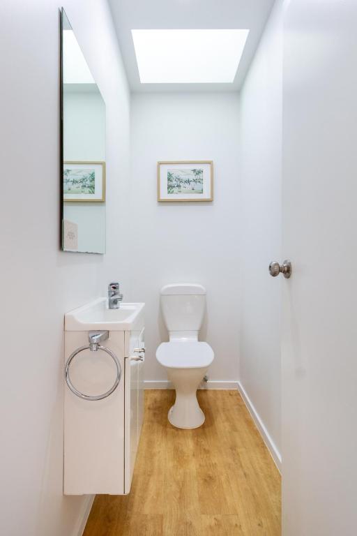 3 Bedroom Home With Garage & Extra Car Park - Resim 3