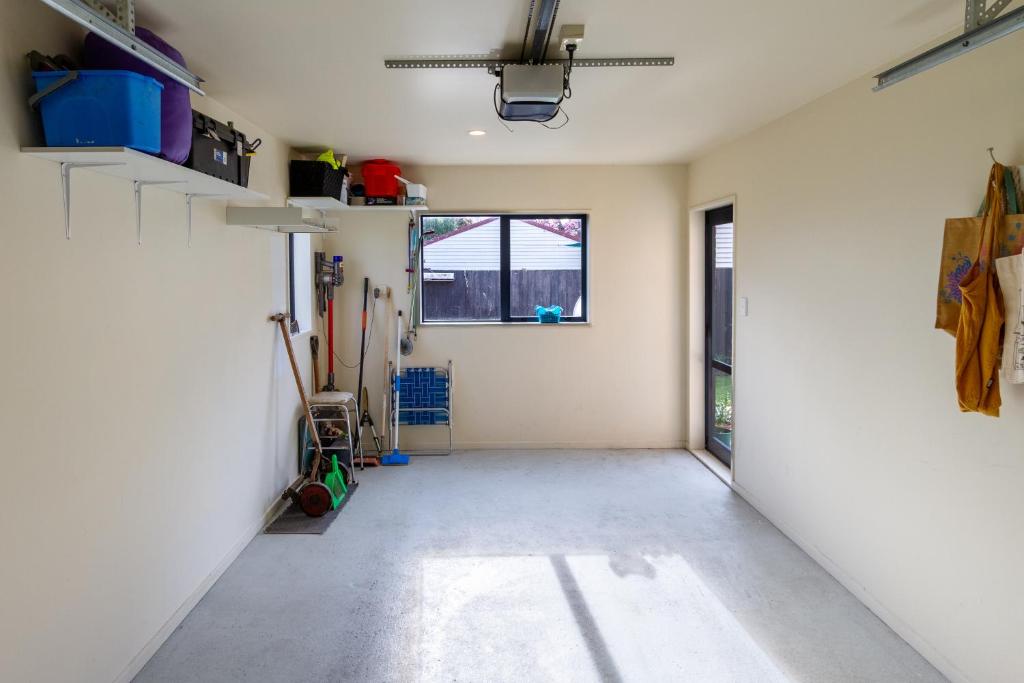 3 Bedroom Home With Garage & Extra Car Park - Resim 16