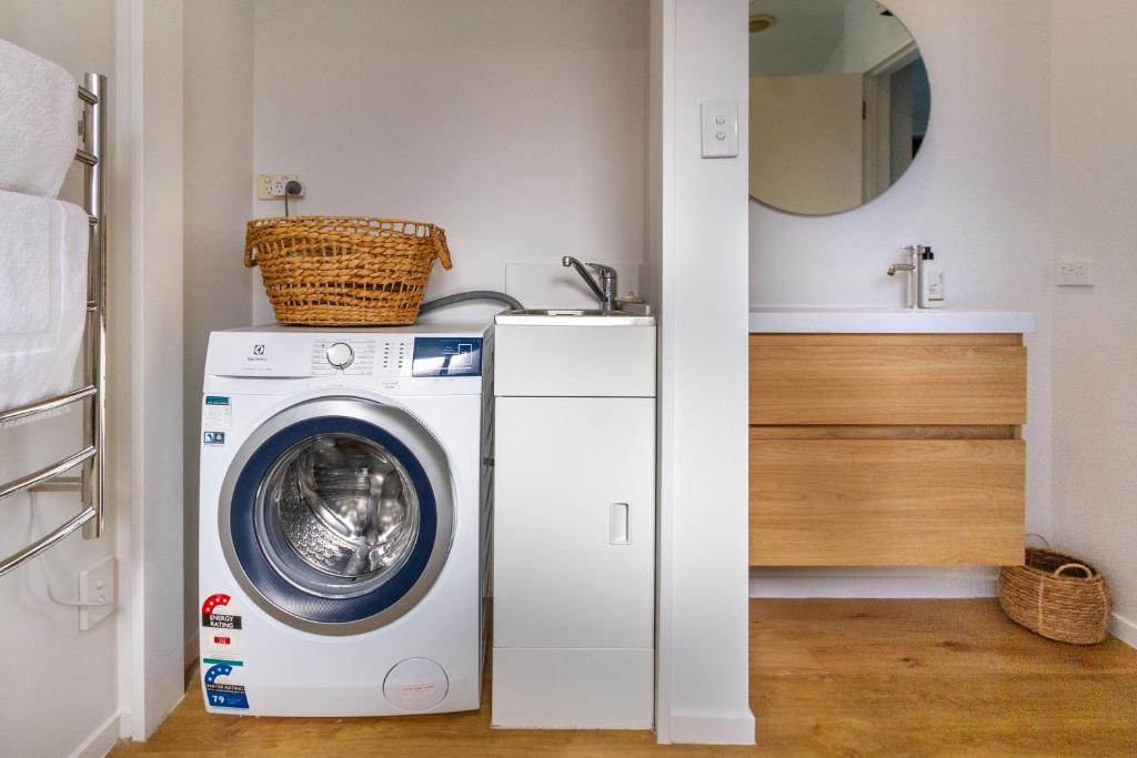 3 Bedroom Home With Garage & Extra Car Park - Resim 24