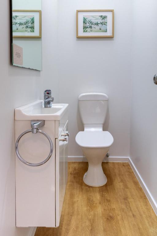 3 Bedroom Home With Garage & Extra Car Park - Resim 8