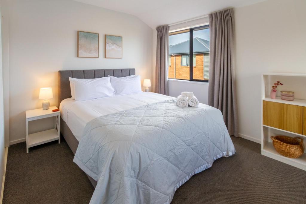 3 Bedroom Home With Garage & Extra Car Park - Resim 25