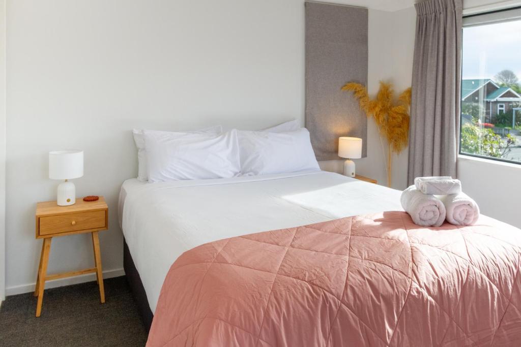 3 Bedroom Home With Garage & Extra Car Park - Resim 31