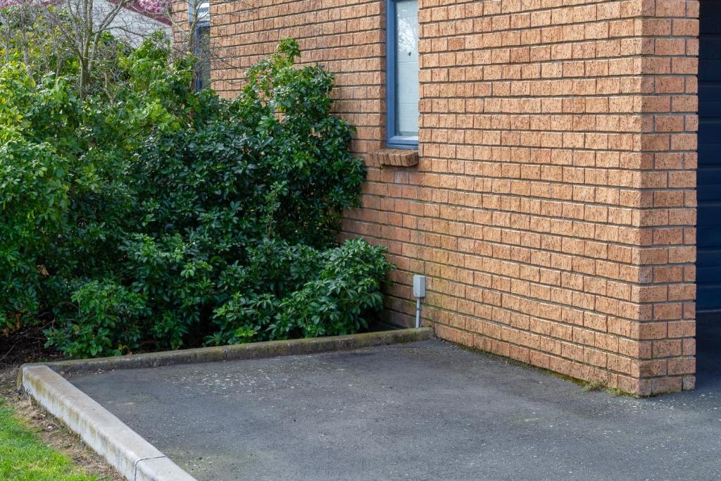 3 Bedroom Home With Garage & Extra Car Park - Resim 33