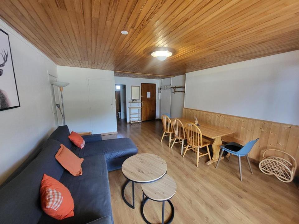 Posezení v ubytování Appartement 3 pièces pour 8 personnes avec parking à Montgenèvre