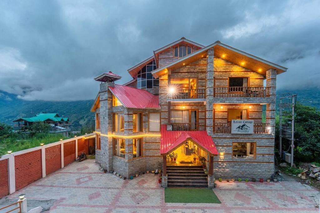 O vedere generală la munți sau o vedere la munte luată de la acest hotel