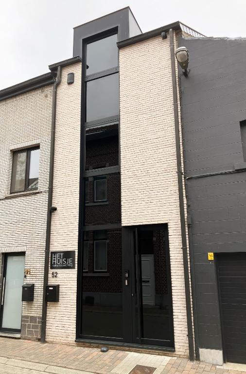 a brick building with a large glass door at Het Huisje in Tongeren