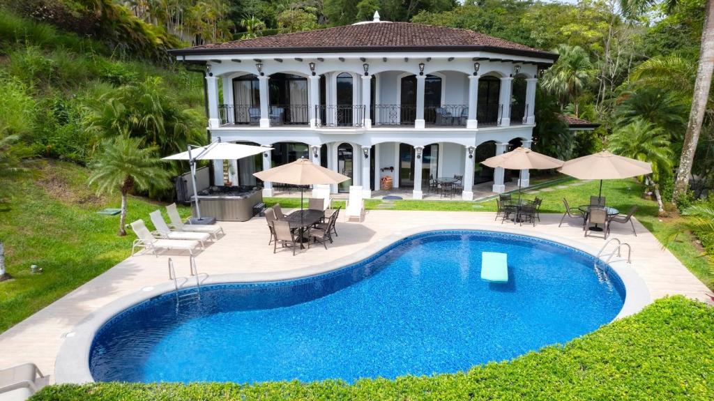 Kolam renang di atau dekat dengan Casa Patron 6 bdrs pool in Los Suenos