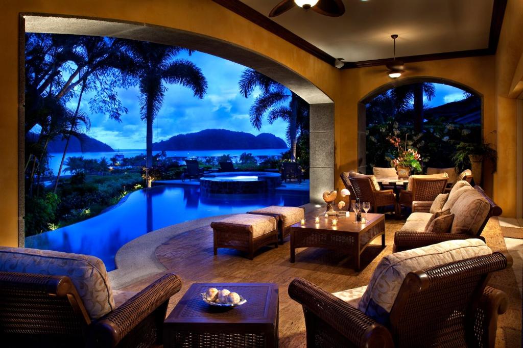 Hồ bơi trong/gần Villa La Perla 4Bdrs Ocean views Los Suenos