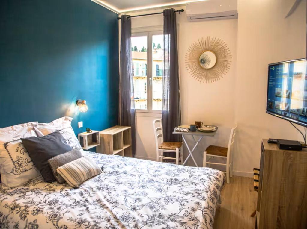 En eller flere senge i et værelse på Studio port de Nice