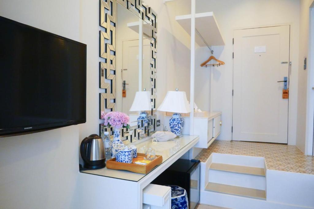 O'nya Phuket Hotel - 3