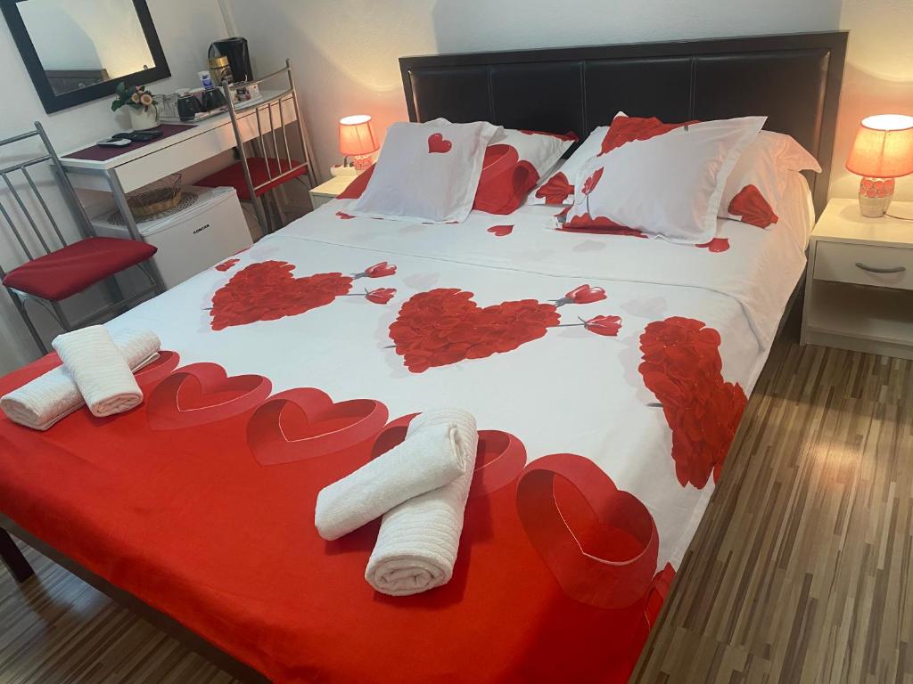 Damira Rooms