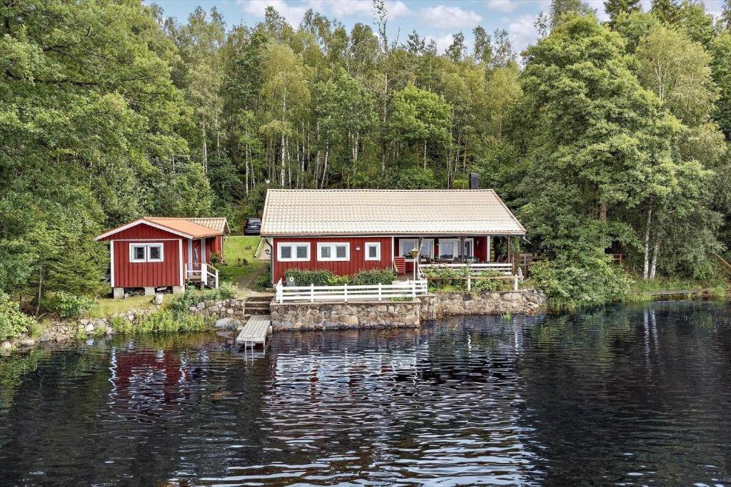 Ảnh trong thư viện ảnh của JON592-Burseryd-Arnasholm-Strandhyddan ở Löbbo