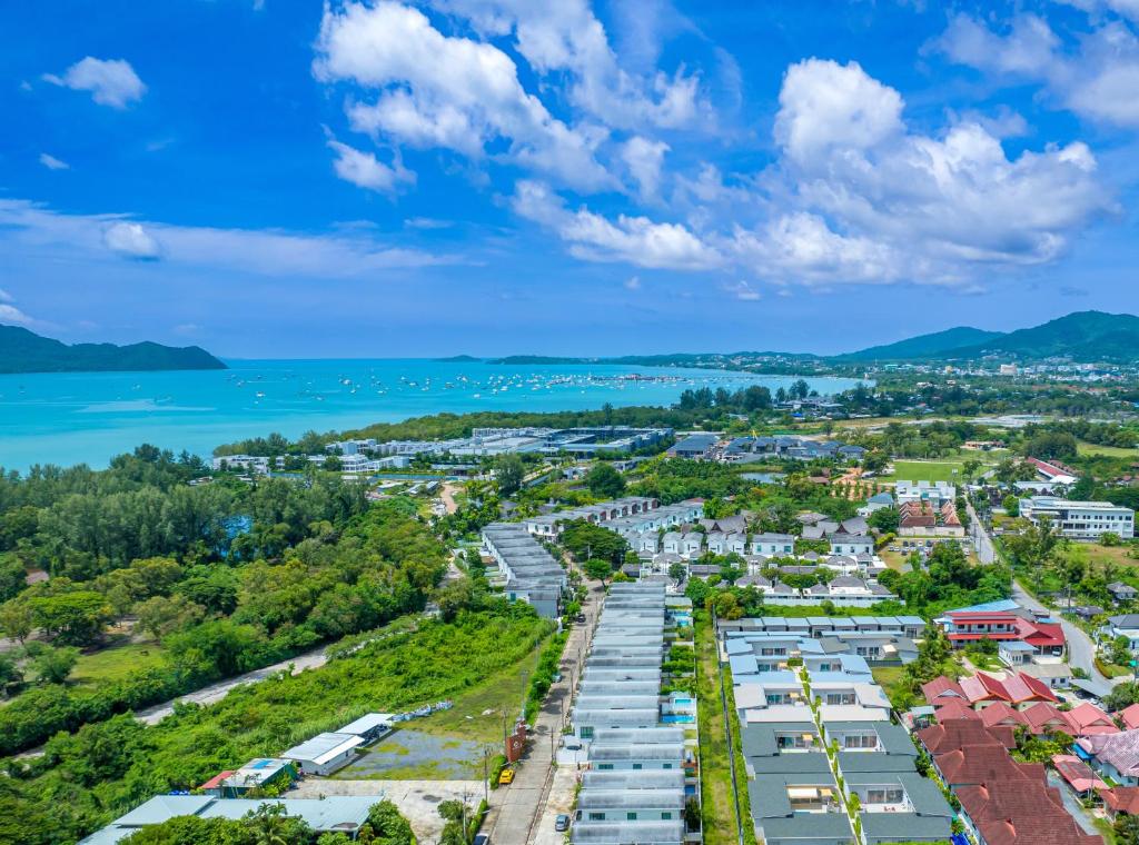 Andaman Sea Best Pool Access and Villas - Resim 1