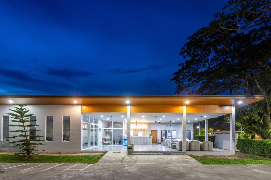 Andaman Sea Best Pool Access and Villas - Resim 11