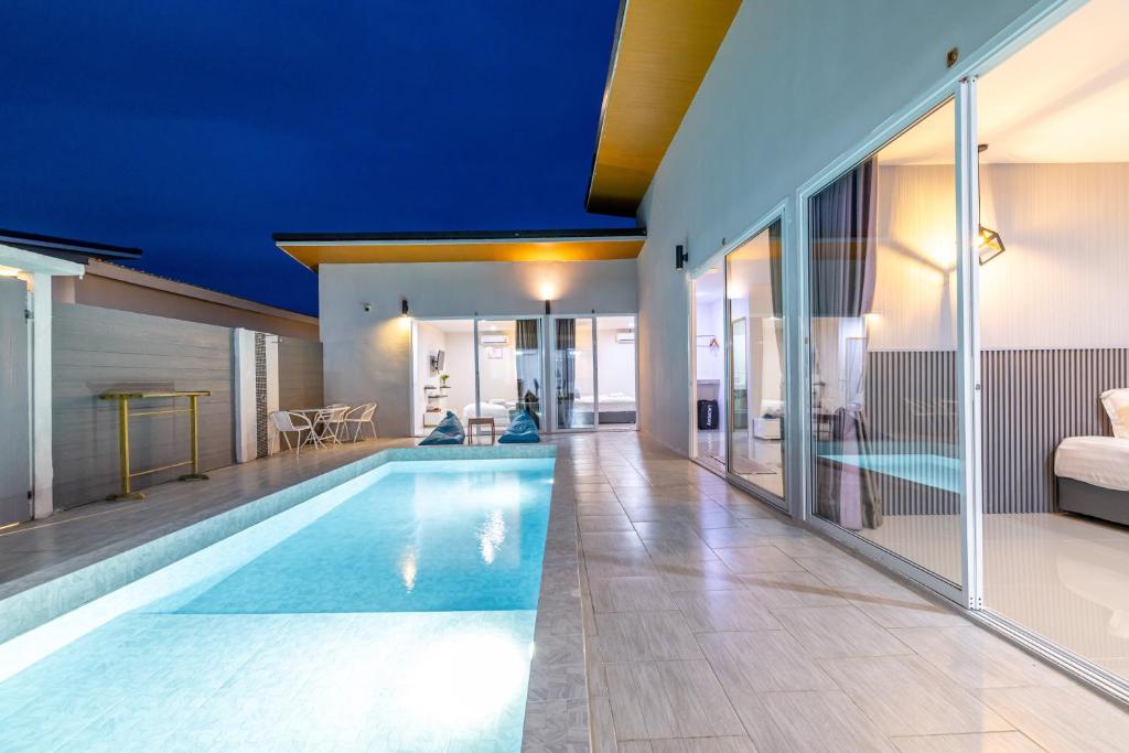 Andaman Sea Best Pool Access and Villas - Resim 27