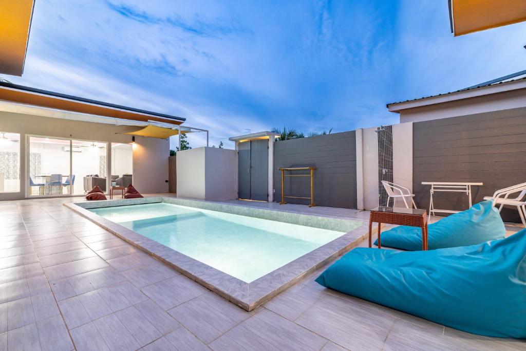 Andaman Sea Best Pool Access and Villas - Resim 25