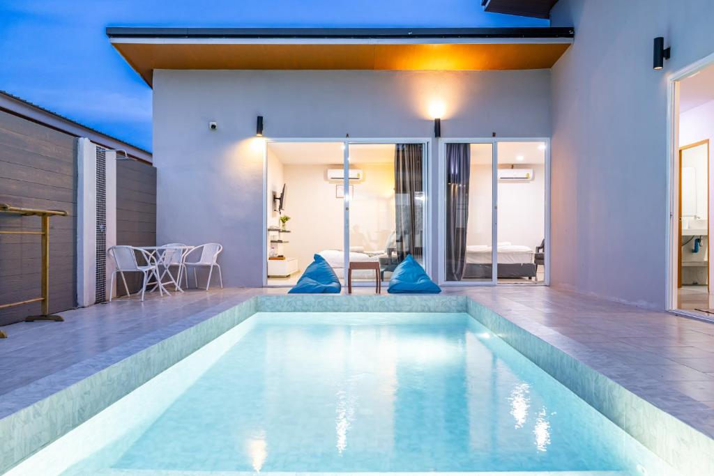 Andaman Sea Best Pool Access and Villas - Resim 26