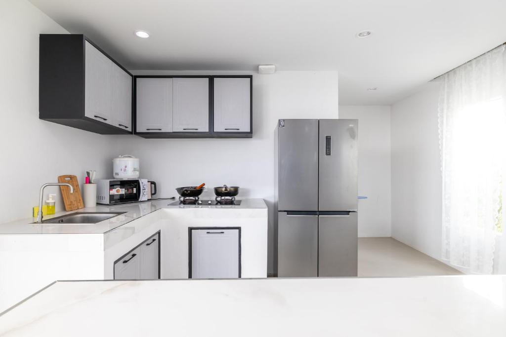 Andaman Sea Best Pool Access and Villas - Resim 37