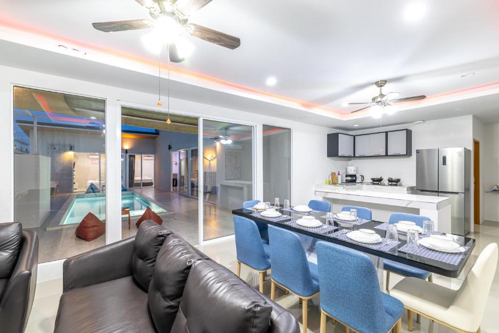 Andaman Sea Best Pool Access and Villas - Resim 29