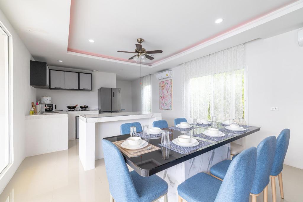 Andaman Sea Best Pool Access and Villas - Resim 35