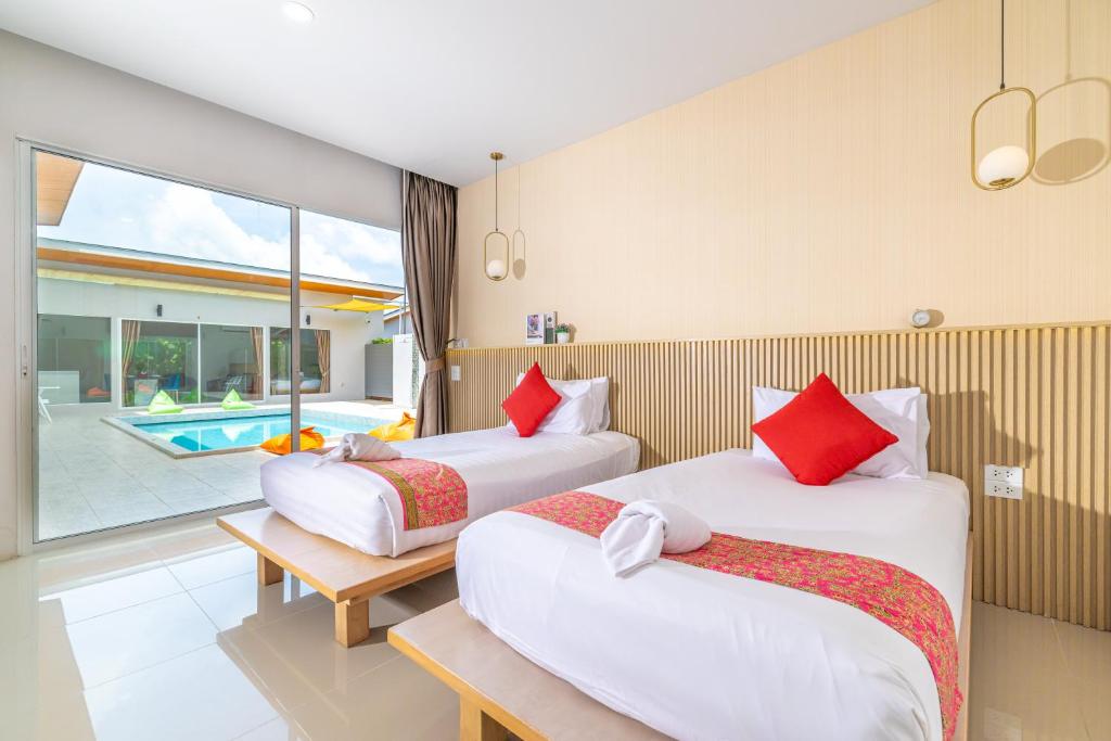 
Deluxe Twin Room with Pool Access
