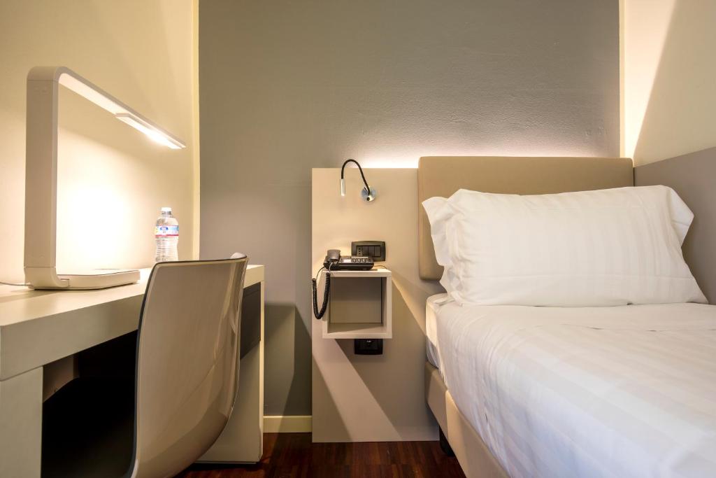 43 Station Hotel - Single Room