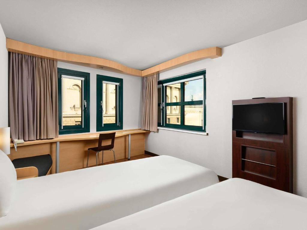 Ibis Budapest Heroes Square - Resim 3