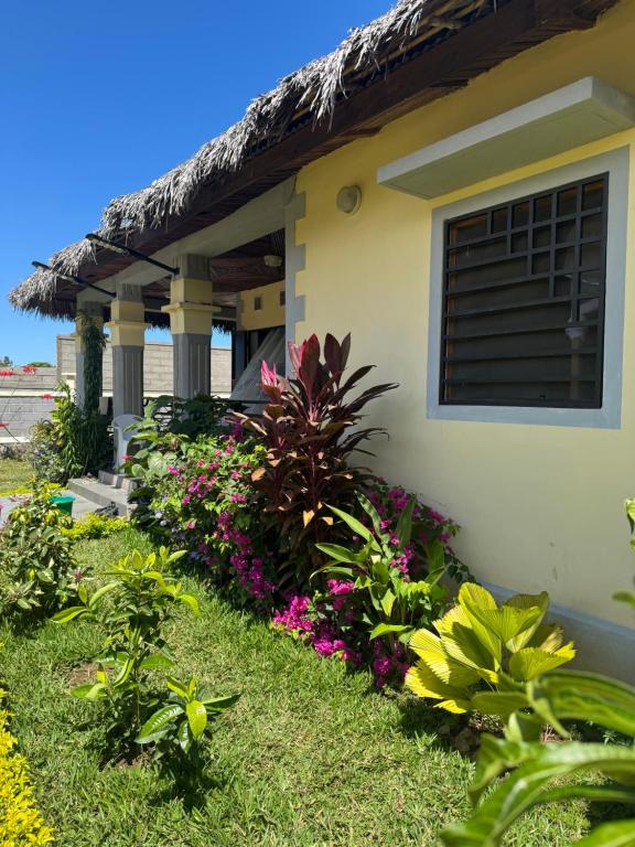 a house with flowers in front of it at Villa Nosy Be Madagascar in Dzamandzar