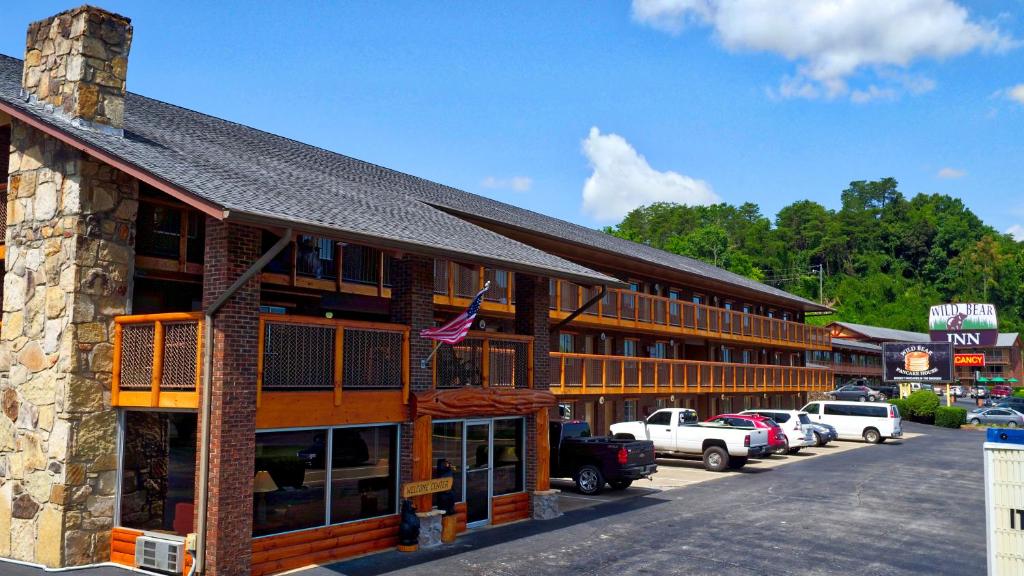 a building with cars parked in a parking lot at Wild Bear Inn in Pigeon Forge