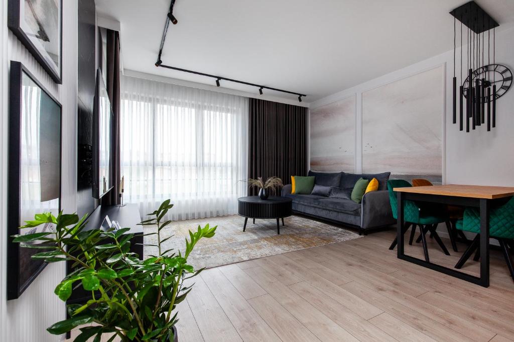 Χώρος καθιστικού στο Młode Miasto Doki Apartments by HappyStay