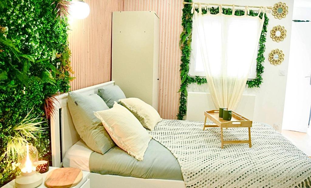 Et opholdsområde på La Boétie, Cocon Central, Double Balneo Bathtub