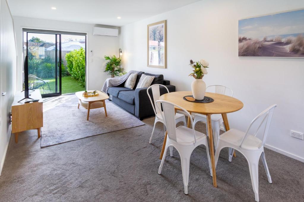 Chic Riccarton Stay with Parking, Outdoor Space - Resim 23