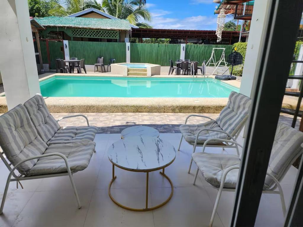 Hồ bơi trong/gần JMC6 Villa Bolod Panglao Bohol - Sweet Caroline Travel Hub