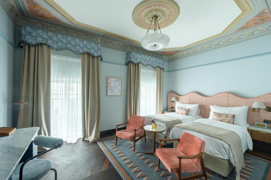 Stradom House, Autograph Collection - 10