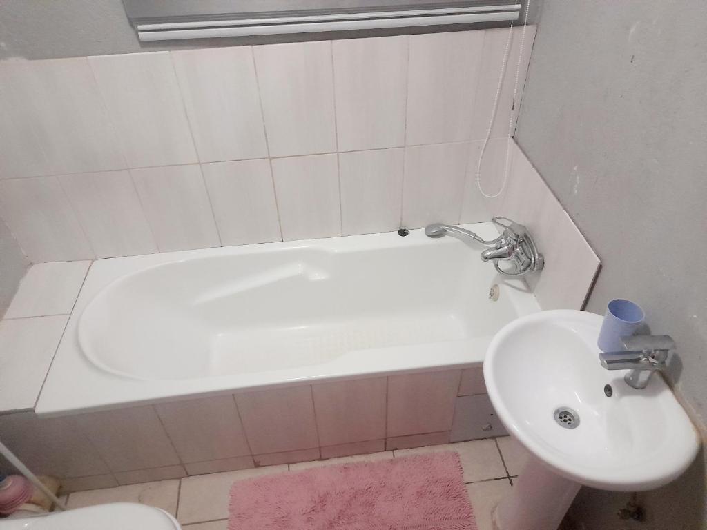 Ένα μπάνιο στο Mercy Retreat Vacation Home