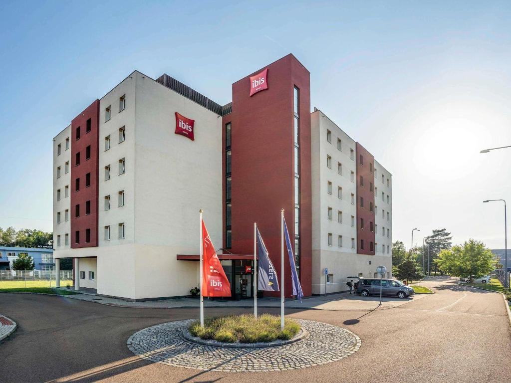 Ibis Hotel Plzen - Resim 6