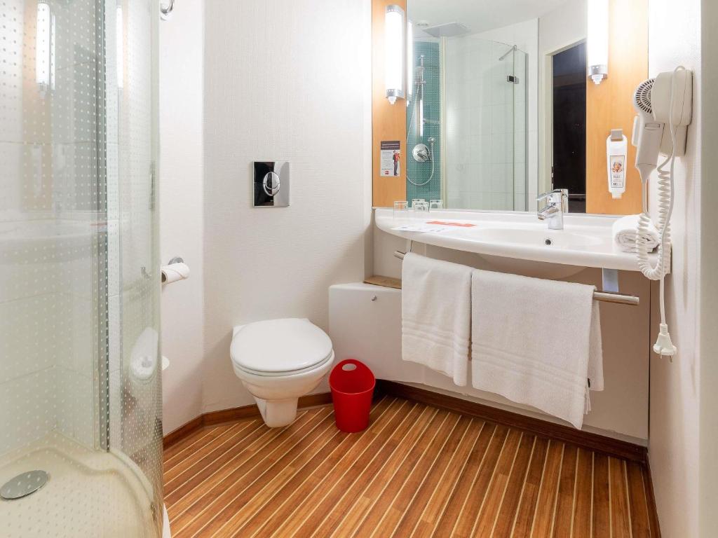 Ibis Hotel Plzen - Resim 15