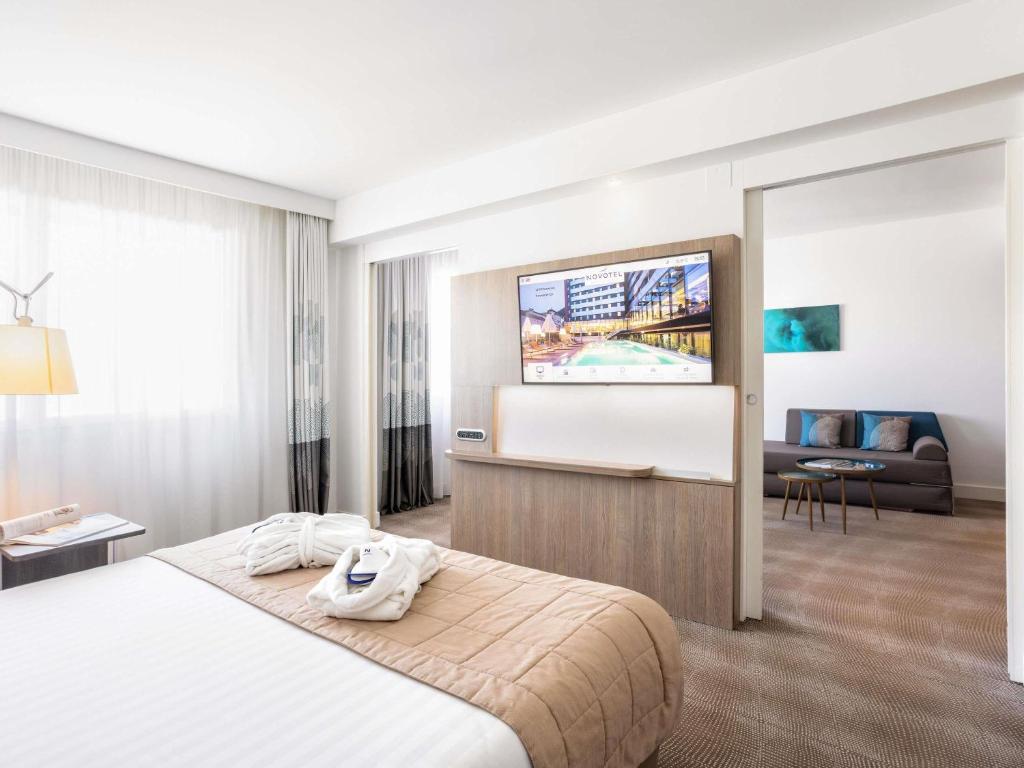 
King Suite with Sofa Bed
