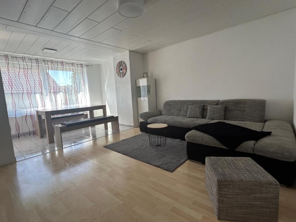 Χώρος καθιστικού στο Ferienwohnung Nähe Bodensee & Allgäu ideal für Familien oder Messebesucher