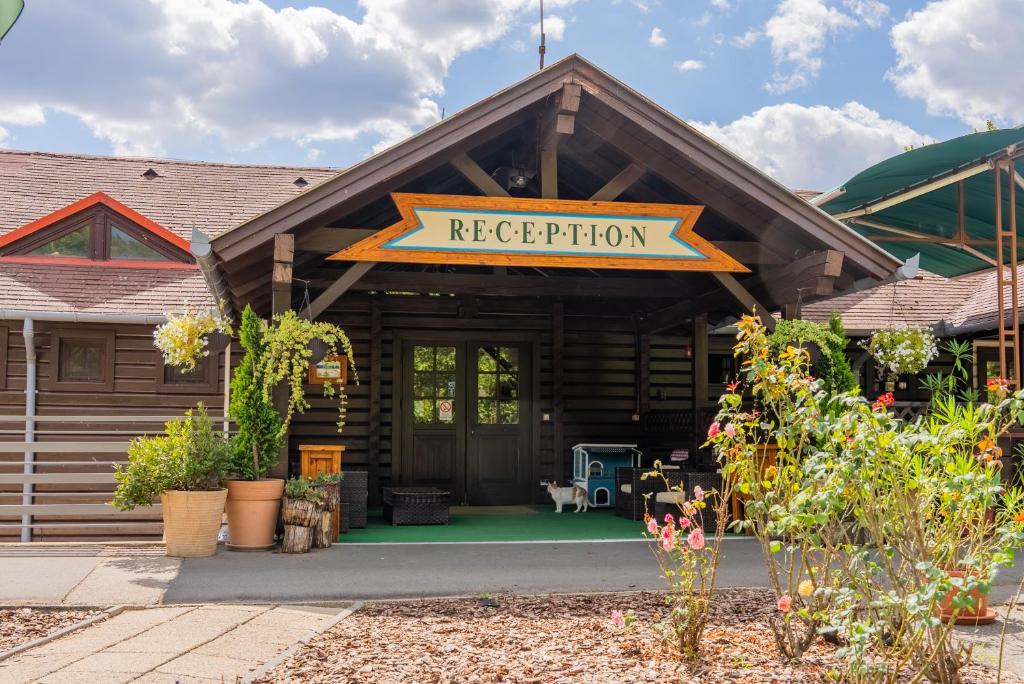 Petneházy Aparthotel - Resim 5