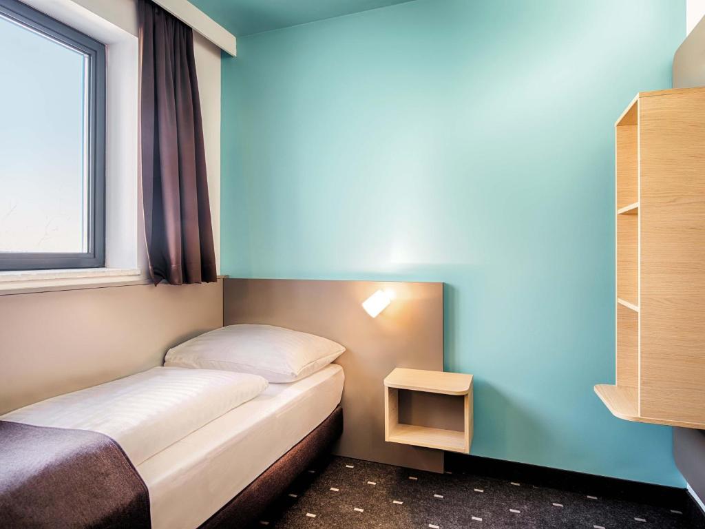 
Single Room with Terrace
