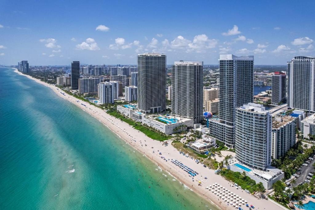 Picture of Ocean Wind - Luxury Beachfront Condo with Pool & Gym, Hollywood ...