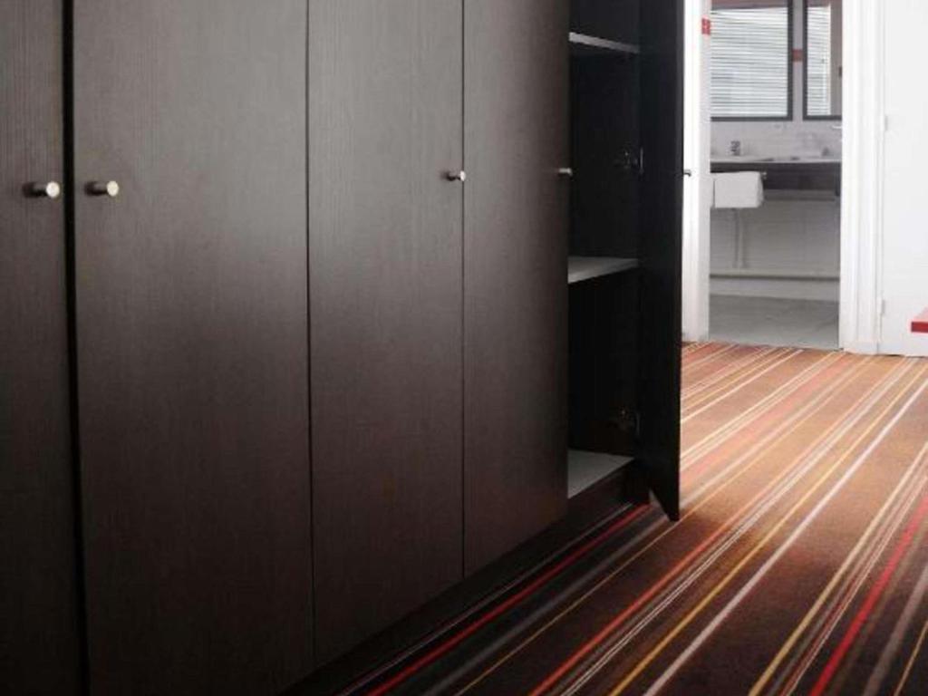 ibis Styles Segre - Suite Standard Avec 1 Lit Double Et 2 Lits Simples