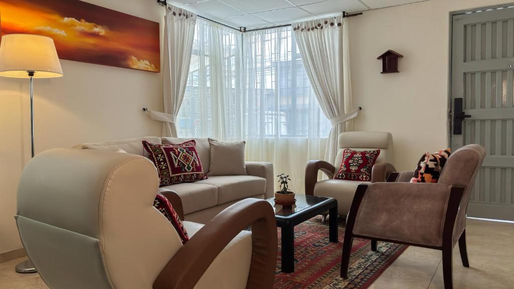 a living room with a couch and two chairs at Casa Boutique Familia Hurtado in Manizales