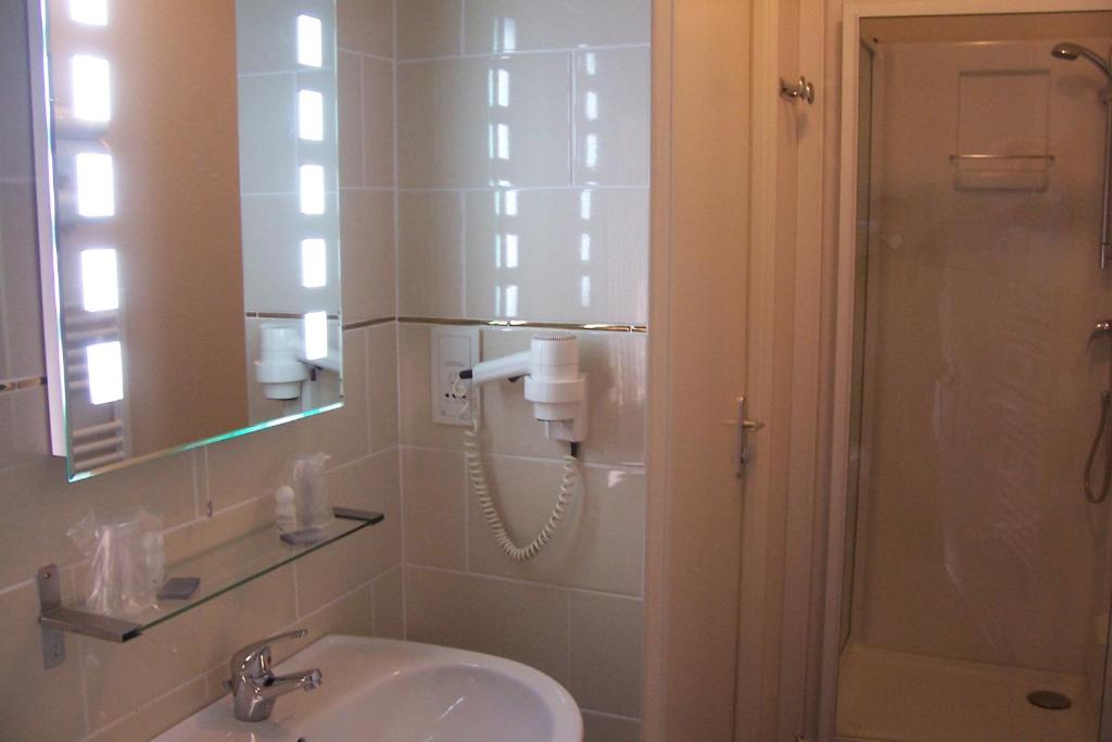 Hôtel de Paris - Dijon Centre Gare - Resim 33